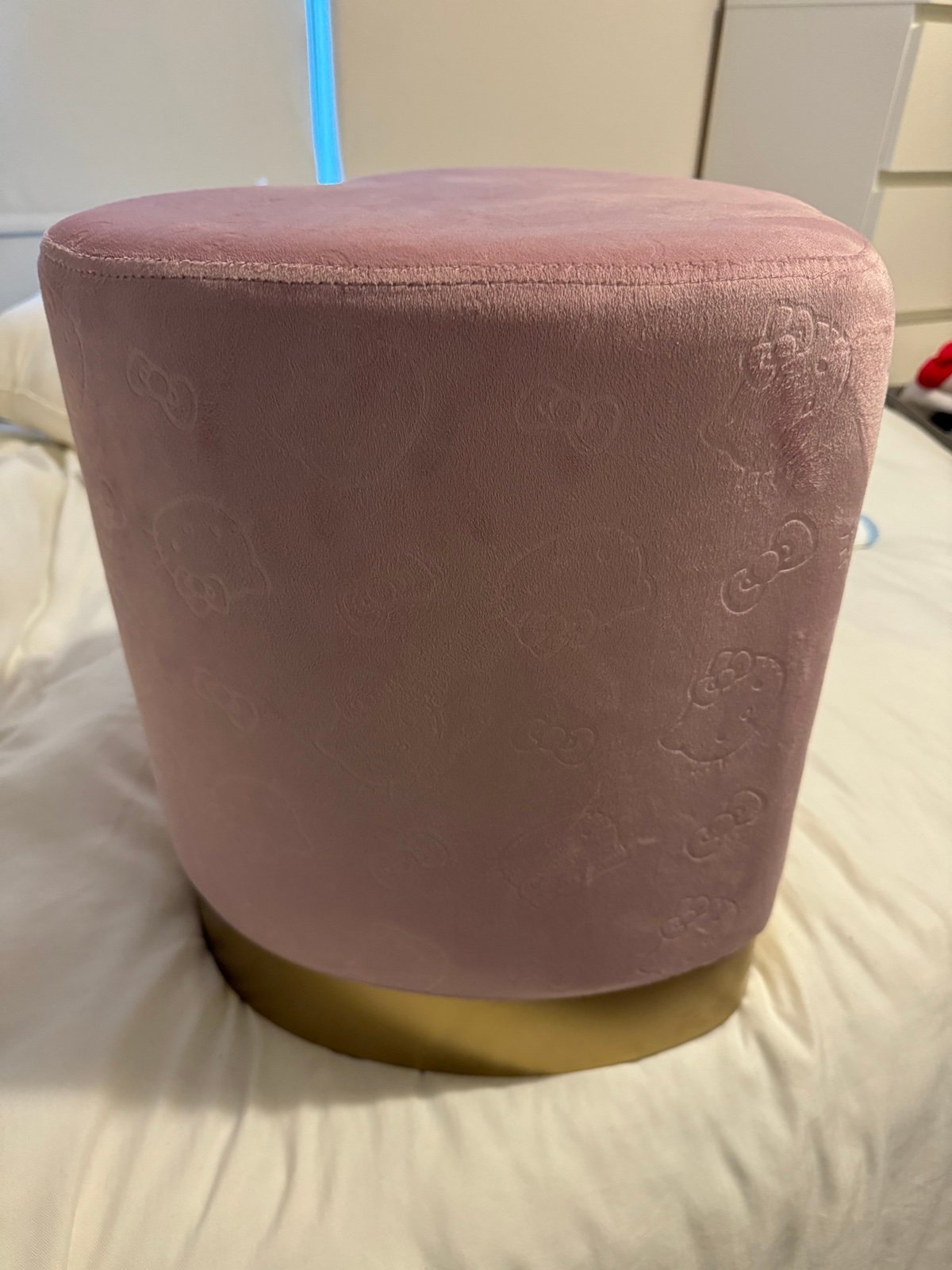 hello kitty heart chair