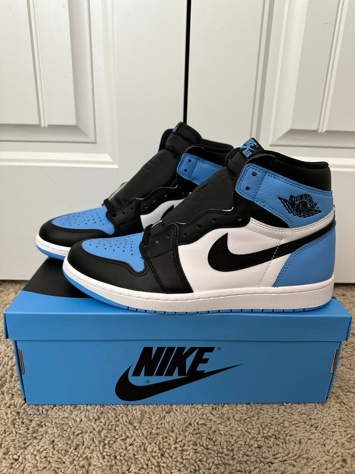 Air Jordan 1 Retro High OG 'UNC Toe'