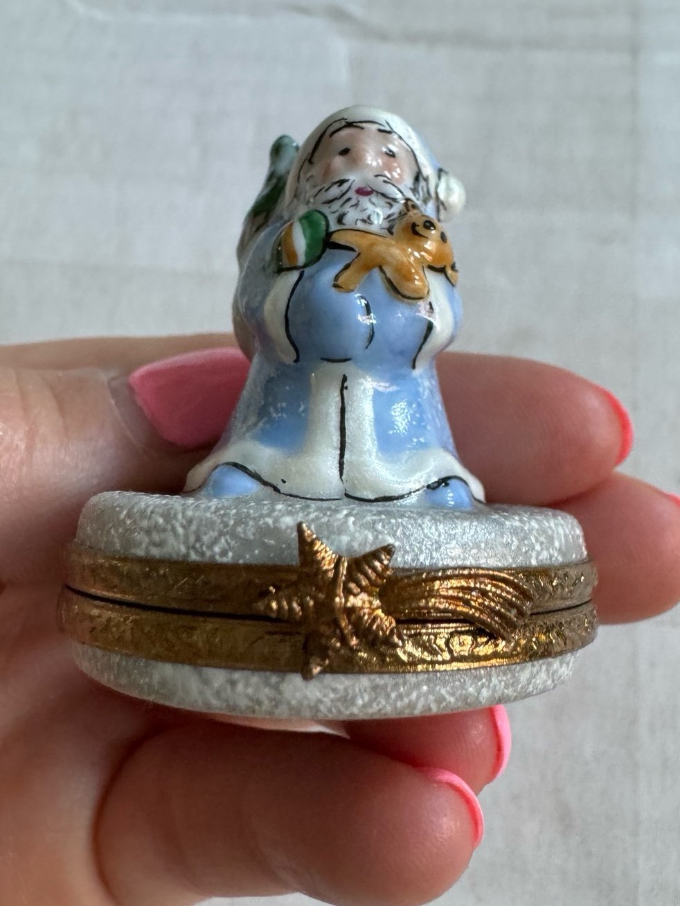 Limoges France Peint Main Signed Porcelain Trinket Box: Christmas Santa St. Nick
