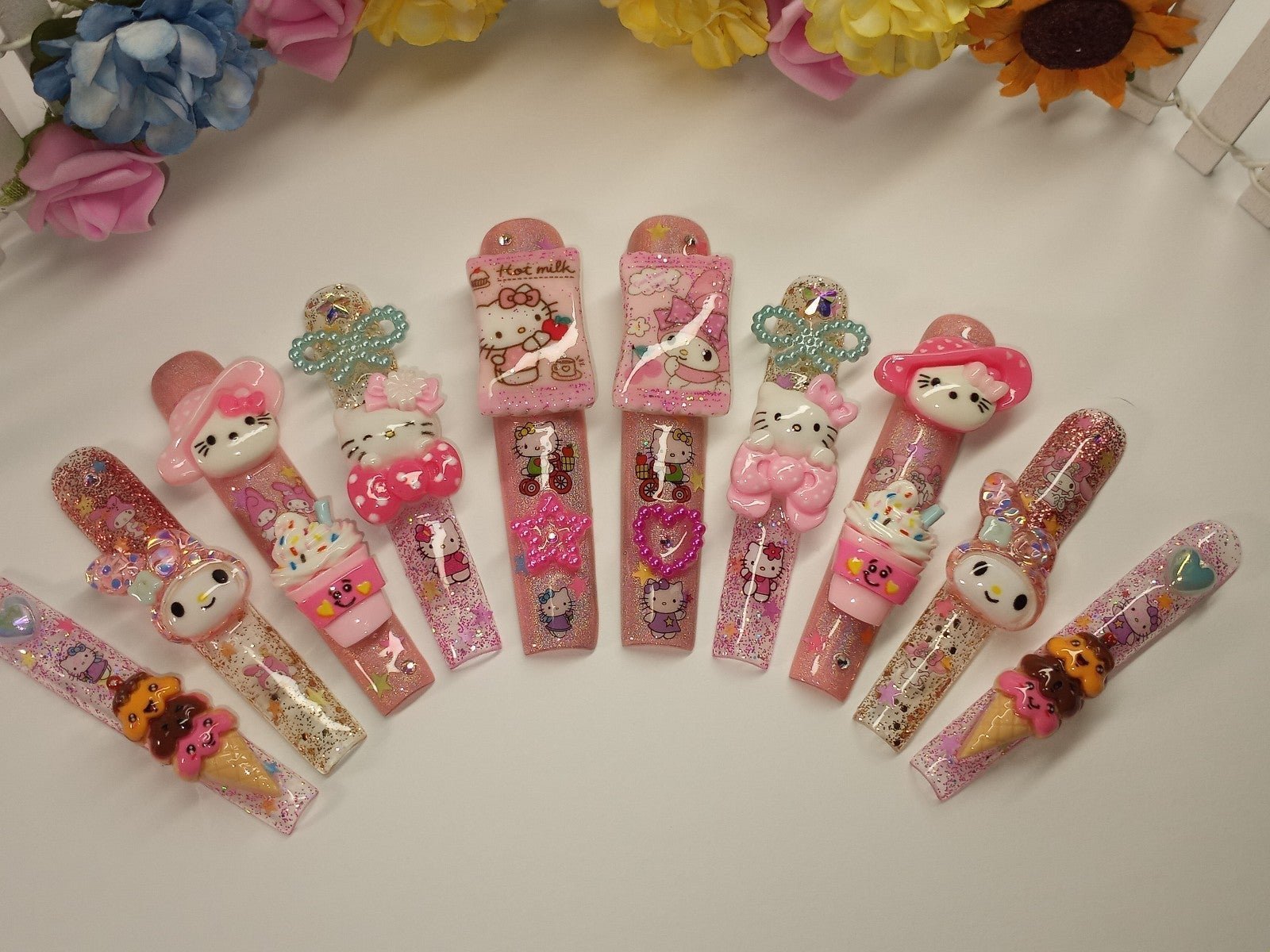 PRESS ON NAILS HELLO KITTY FEELING EXTRA♥️ ON SALE!!