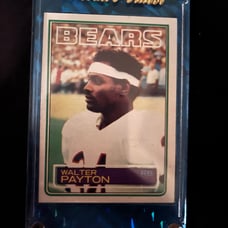 Walter Payton 1983 TOPPS Football card - Chicago - Bears - In Really Nice Case