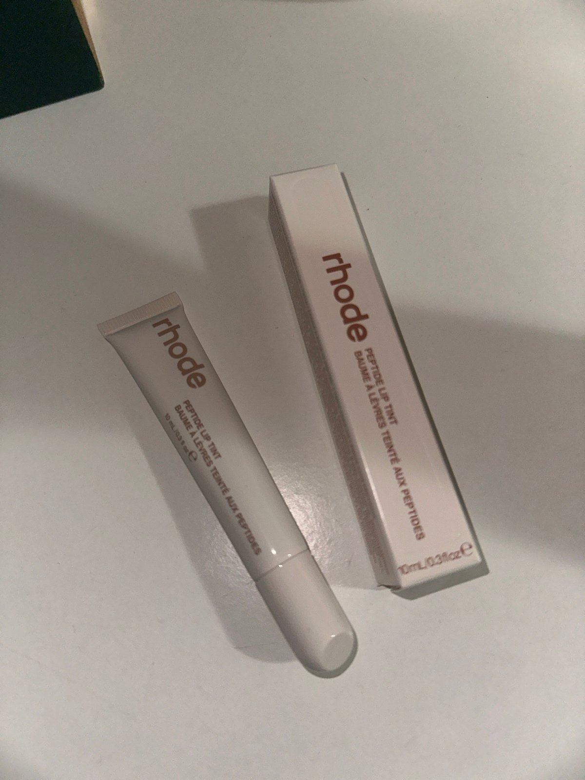 Rhode peptide lip treatment