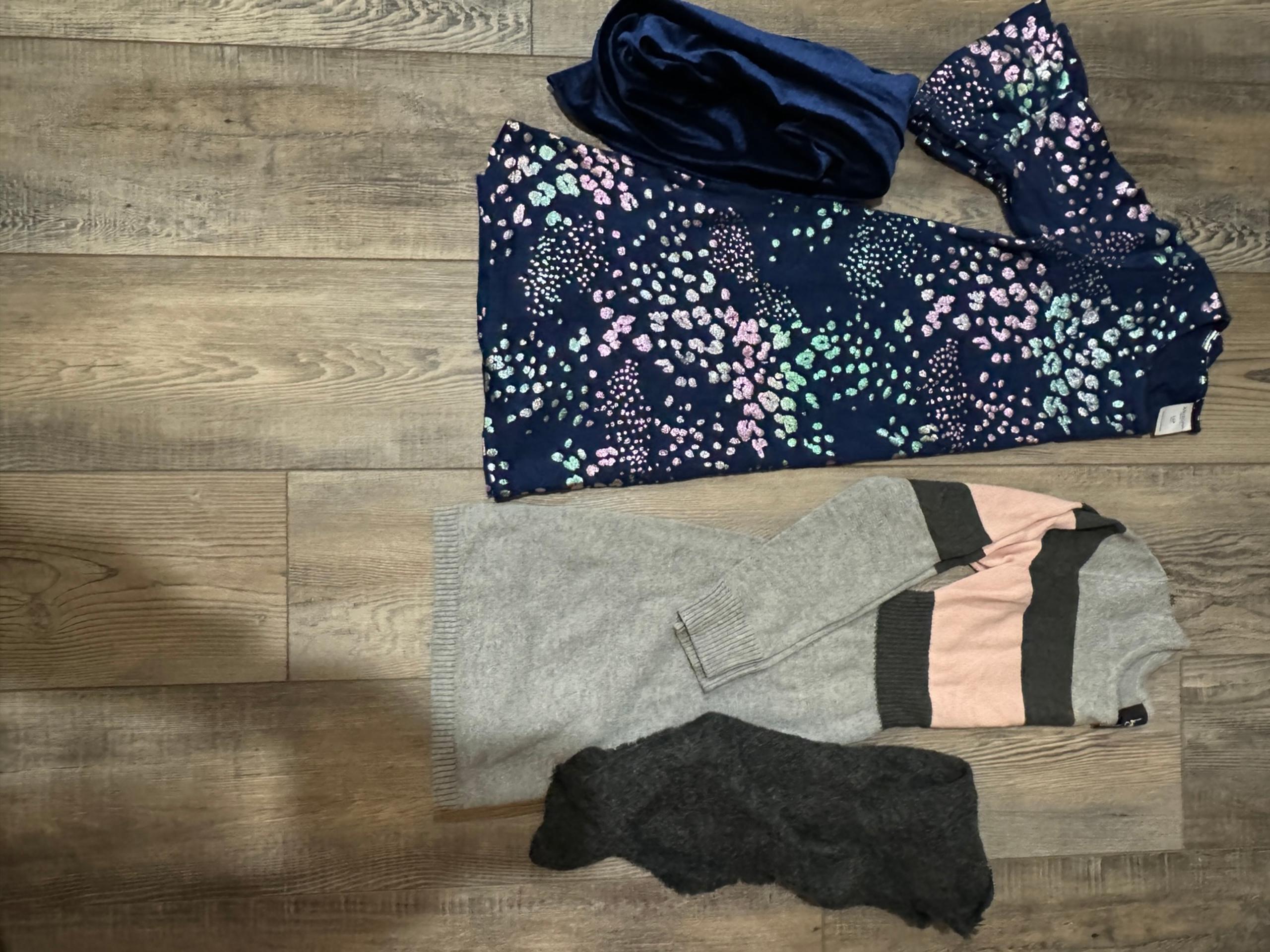 (2) Girls dresses size 7/8