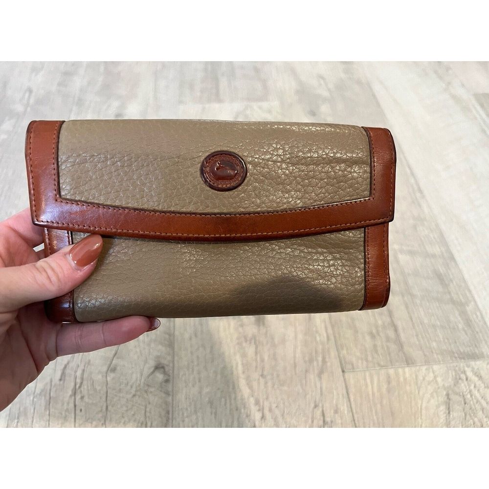 Dooney and bourke taupe wallet deals