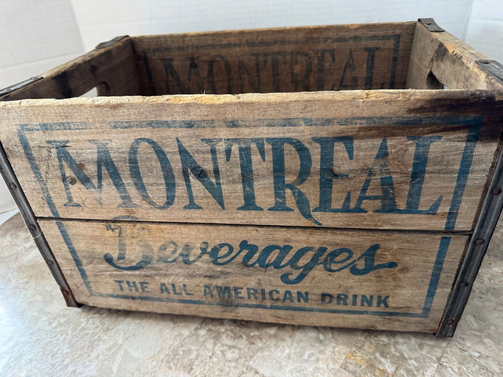 Rare Vintage 1940s Montreal Beverage Wood Shipping Crate Box Chicago Illinois