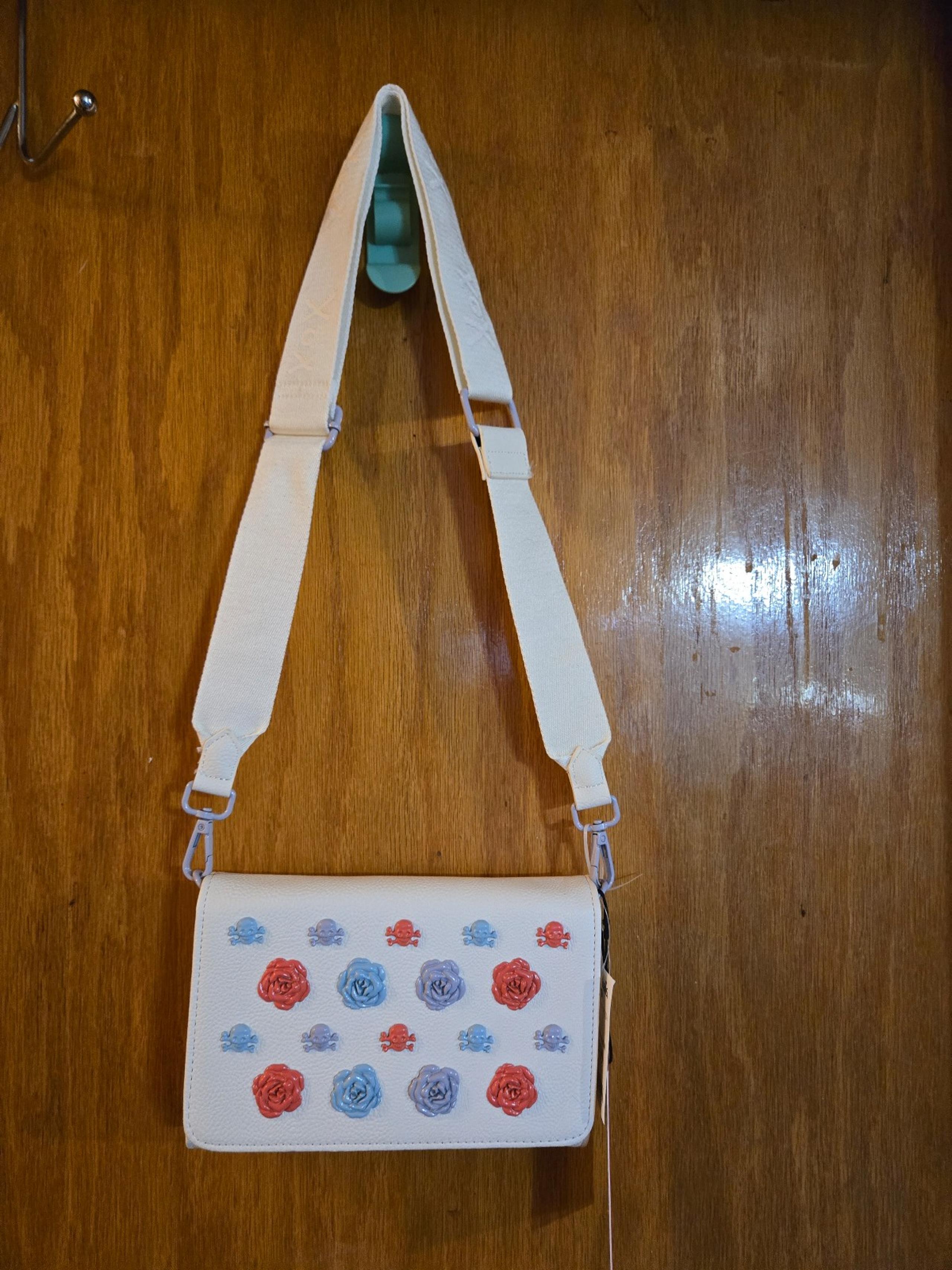 NWT BETSEY JOHNSON XOSYBIL ROSE & SKULL CROSSBODY BAG CLUTCH PURSE WHITE
