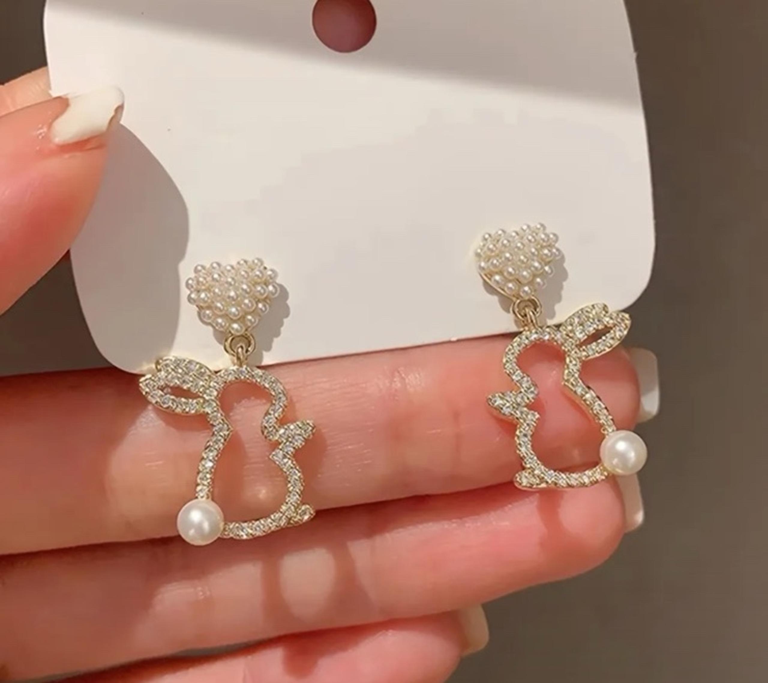 Beautiful Rhinestone Bunny Dangling Earrings