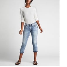 Silver Jeans Suki Mid Capri Super Stretch Sandblasted Back Flap Jean 28/22.5