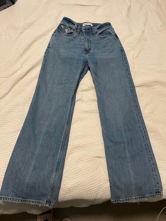 Abercrombie Women's The 90's Relaxed High Rise Jean Size 25/0 Short