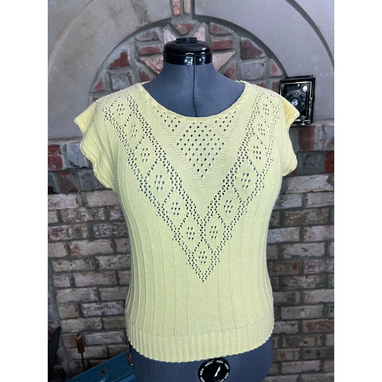 sweater short sleeve lace V yellow vintage 1980s pastel