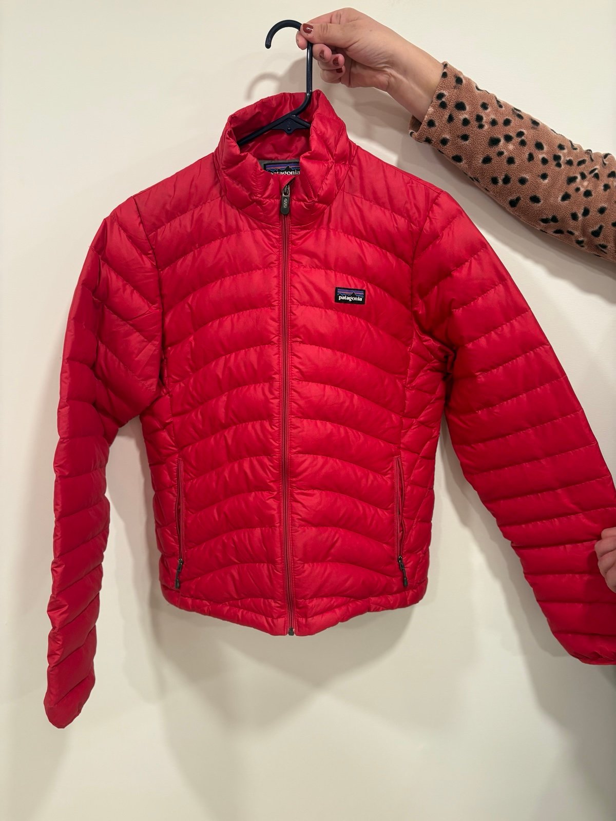 Patagonia Women’s Down Sweater Magenta Puffer Jacket M