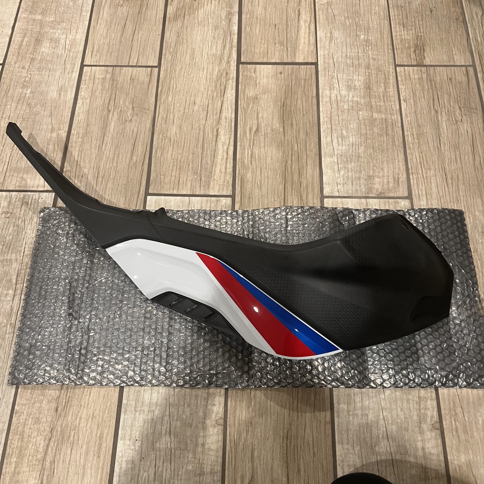 OEM BMW S1000RR RIGHT TANM TRIM 46638569771 K67
