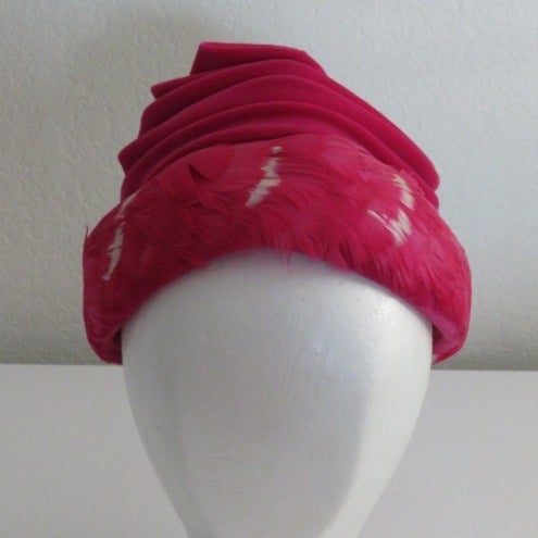 Vintage 1930s / 1940s Women's Turban Hat in Velvet & Feathers