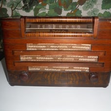 ANTIQUE MOTOROLA RADIO