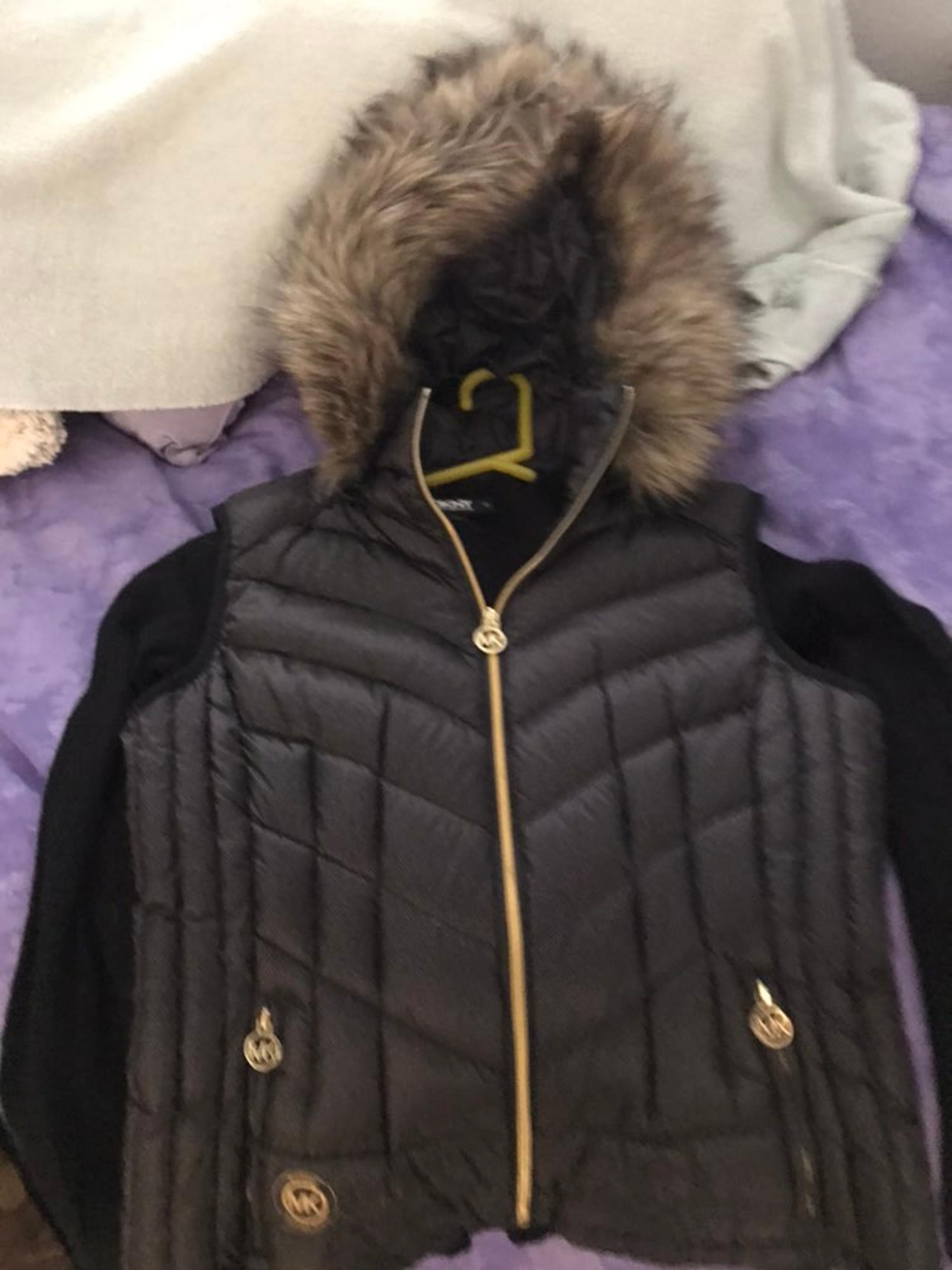Micheal kors vezt with faux fur around h