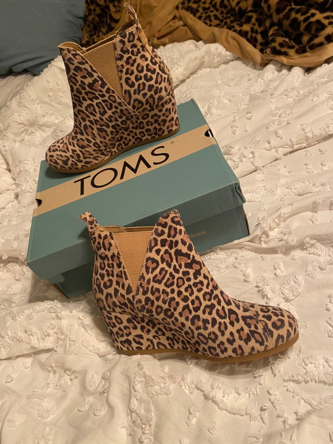 TOMS size 8