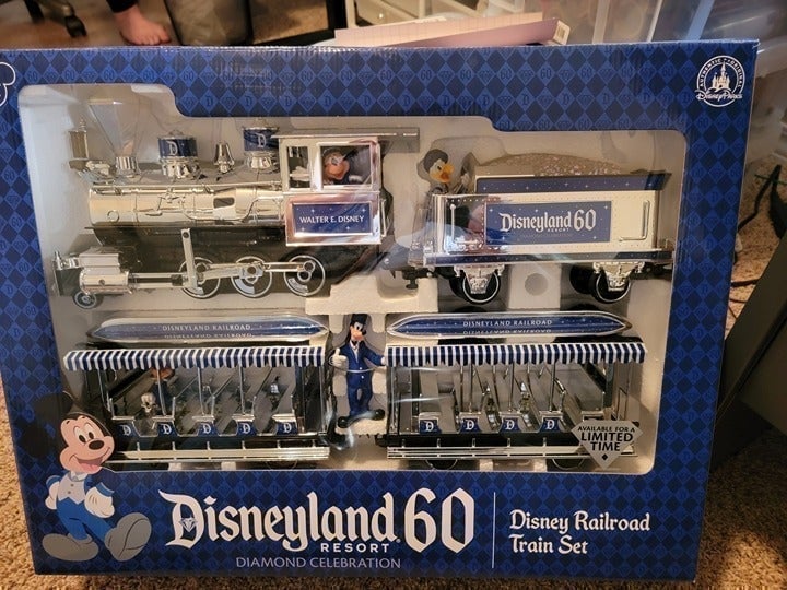 DISNEYLAND RESORT 60TH DIAMOND CELEBRATION TRAIN SET