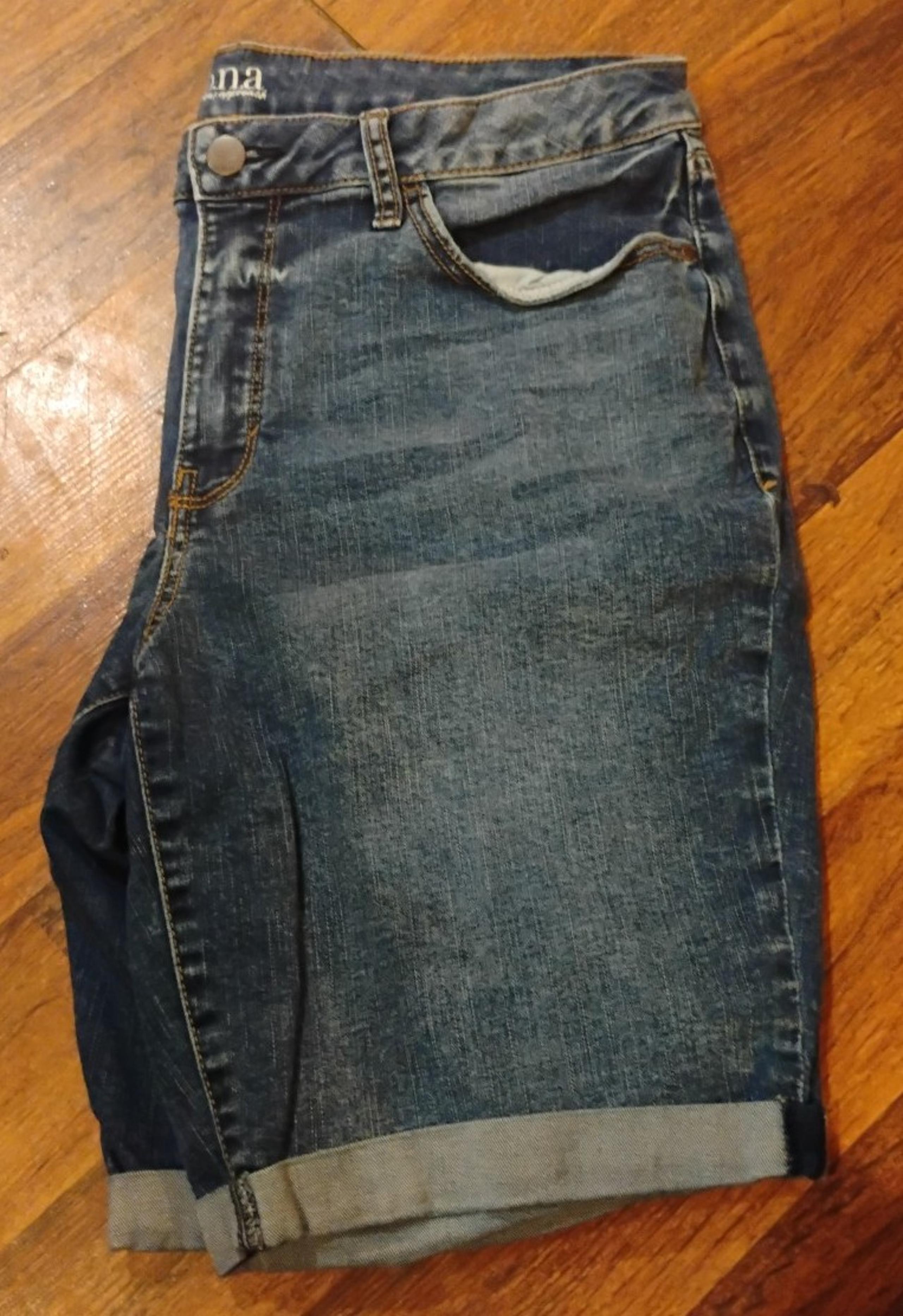 a.n.a A New Approach Bermuda Jean Shorts Women's Size 16 Plus Size Excellent Con