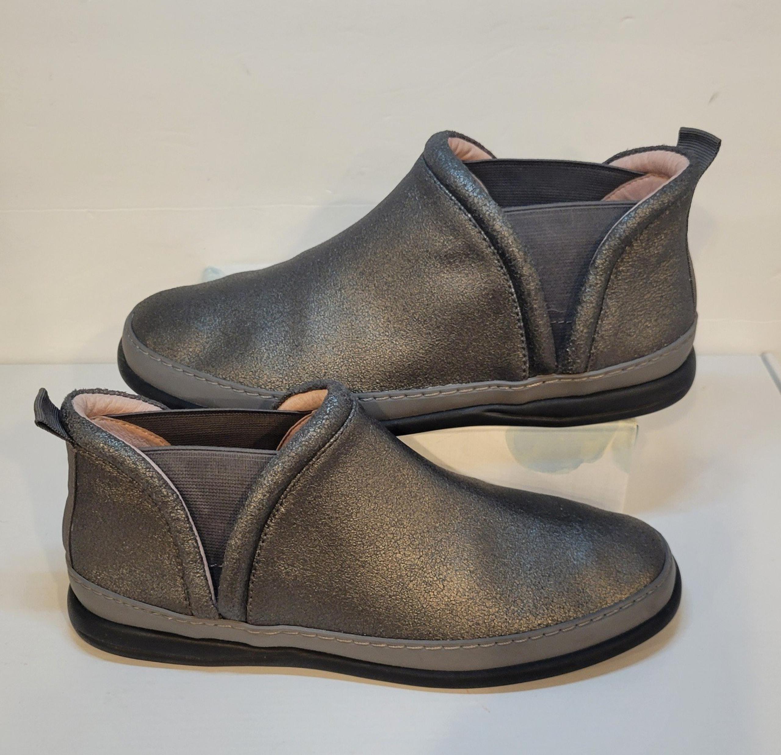 Taryn Rose Metallic Freddie Slip On Fashion Sneakers Women's Size 6.5 M