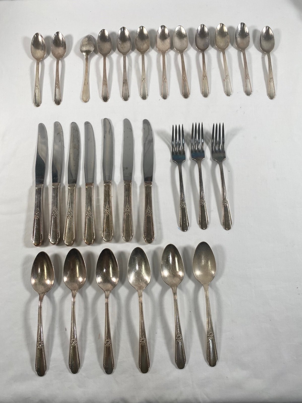 Lot of 28 Vintage International Silver WM Rogers Silver Plate Flatware READ #11