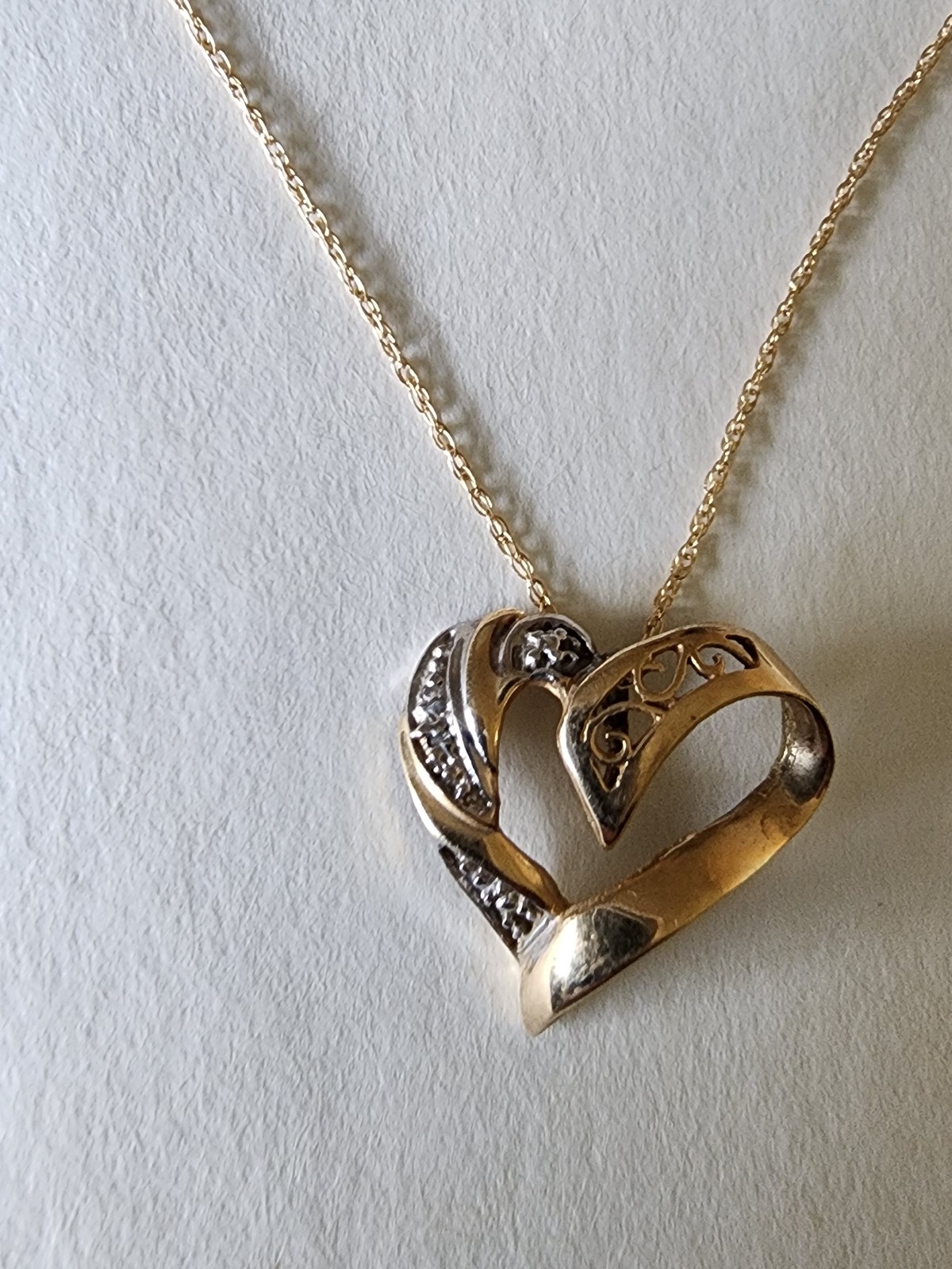 10k gold and diamond heart necklace