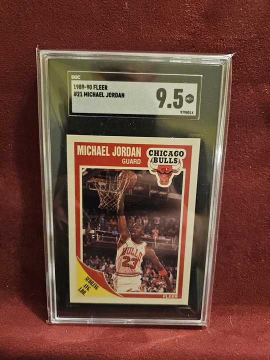 MICHAEL JORDAN 1989-90 FLEER CHICAGO BULLS #21 SGC 9.5