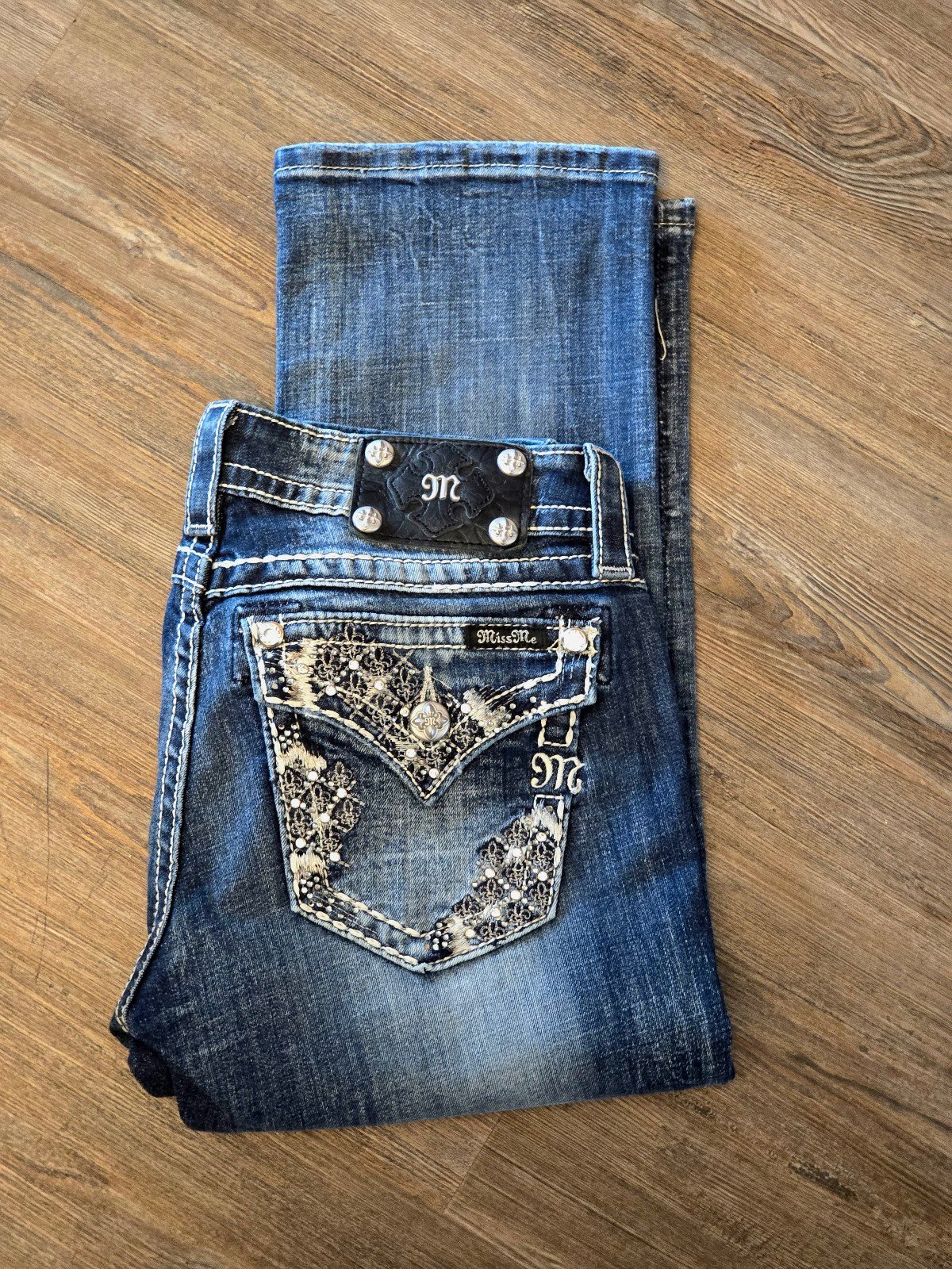 Miss Me Mid Rise Signature Capri Blue Jeans size 28