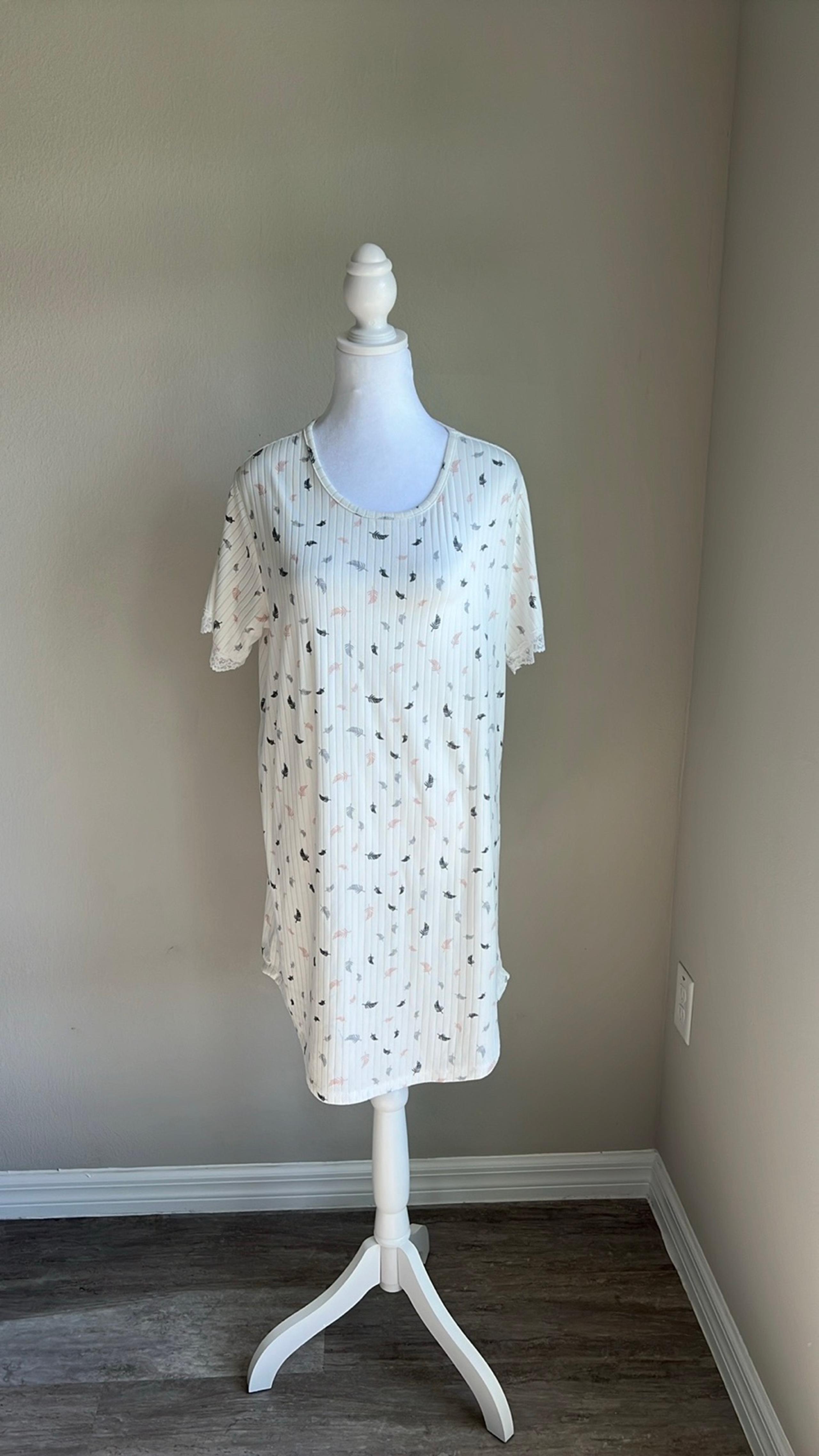 Flora Nikrooz women’s short white nightgown