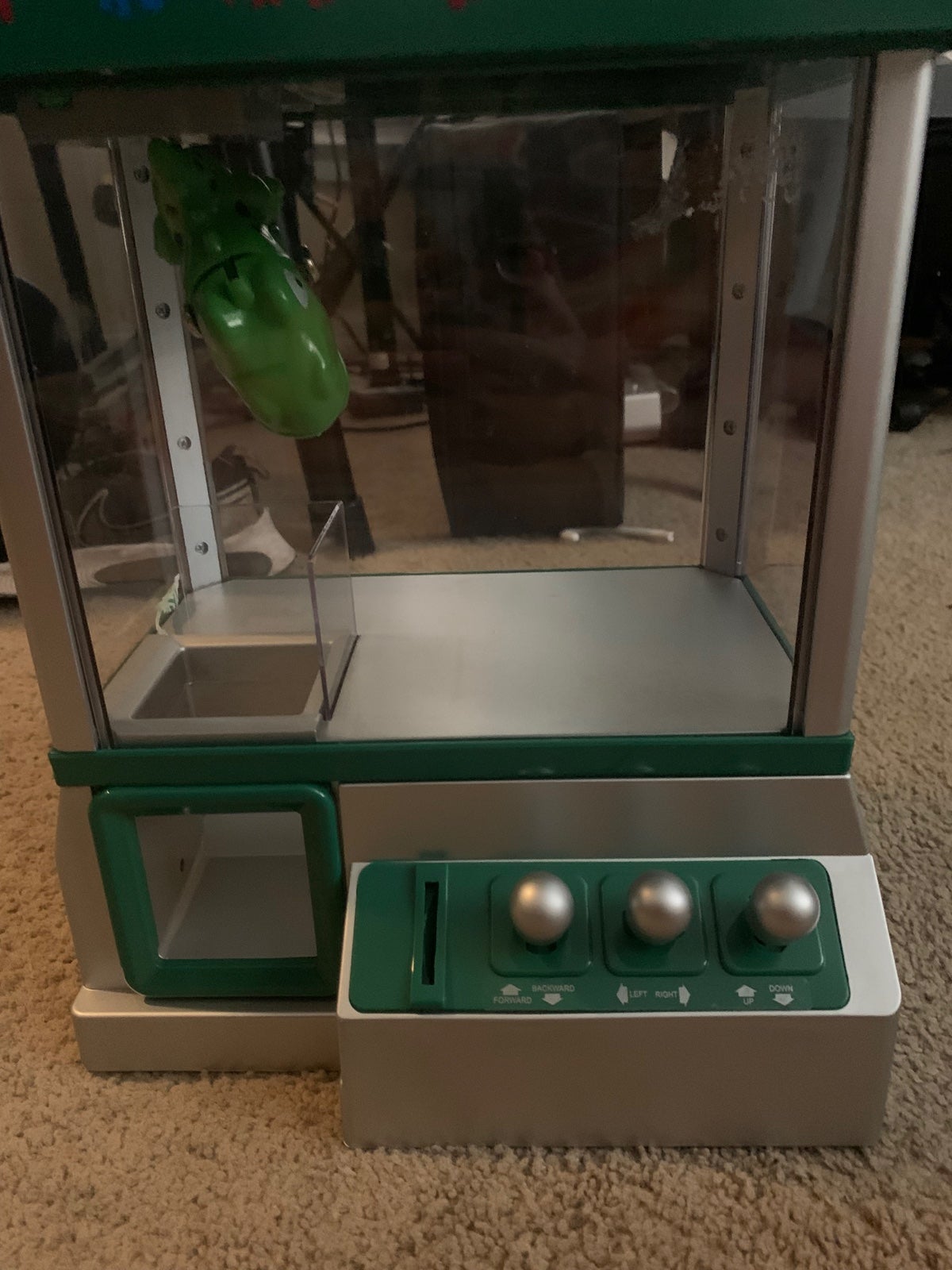 Mini claw machine Dinosaur (FOWARD AND BACKWARD DOES NOT WORK)