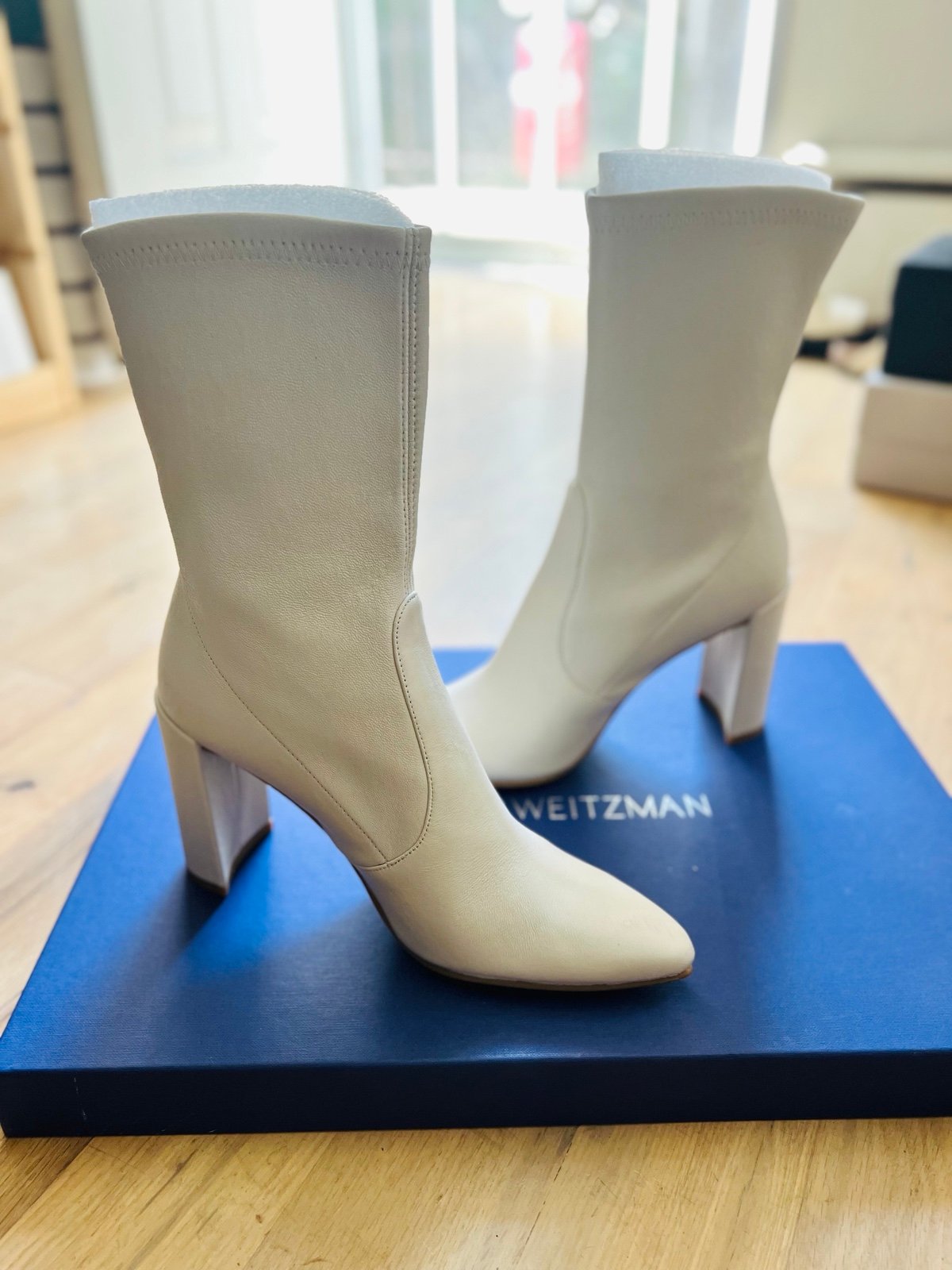 Stuart Weitzman Clinger Leather Booties Size: 6.5 Color: SNOW