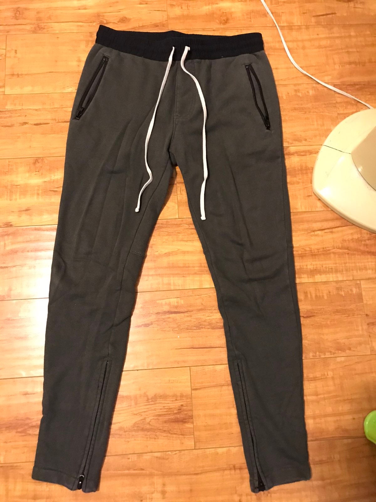 Fog Essentials Sweatpant Zipper (Raven)