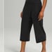 Lululemon Wide-Leg High Rise Crop 19 Black Size 6 Good pre owned condition Ap
