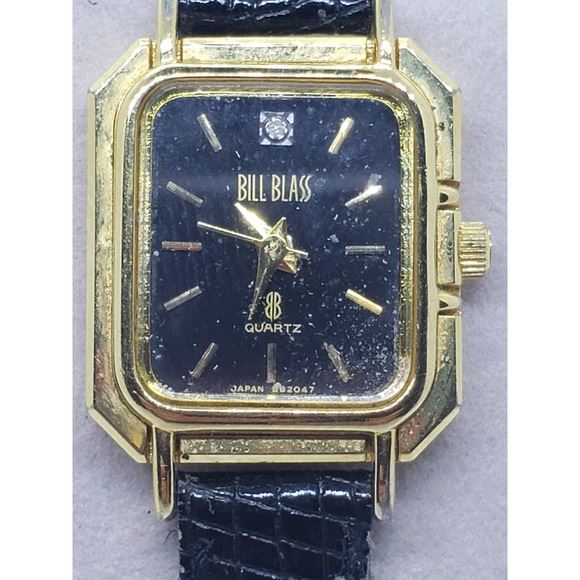 Bill Blass women´s watch, 300-2Y51. Blue square face with gold accents osZpvfsEo