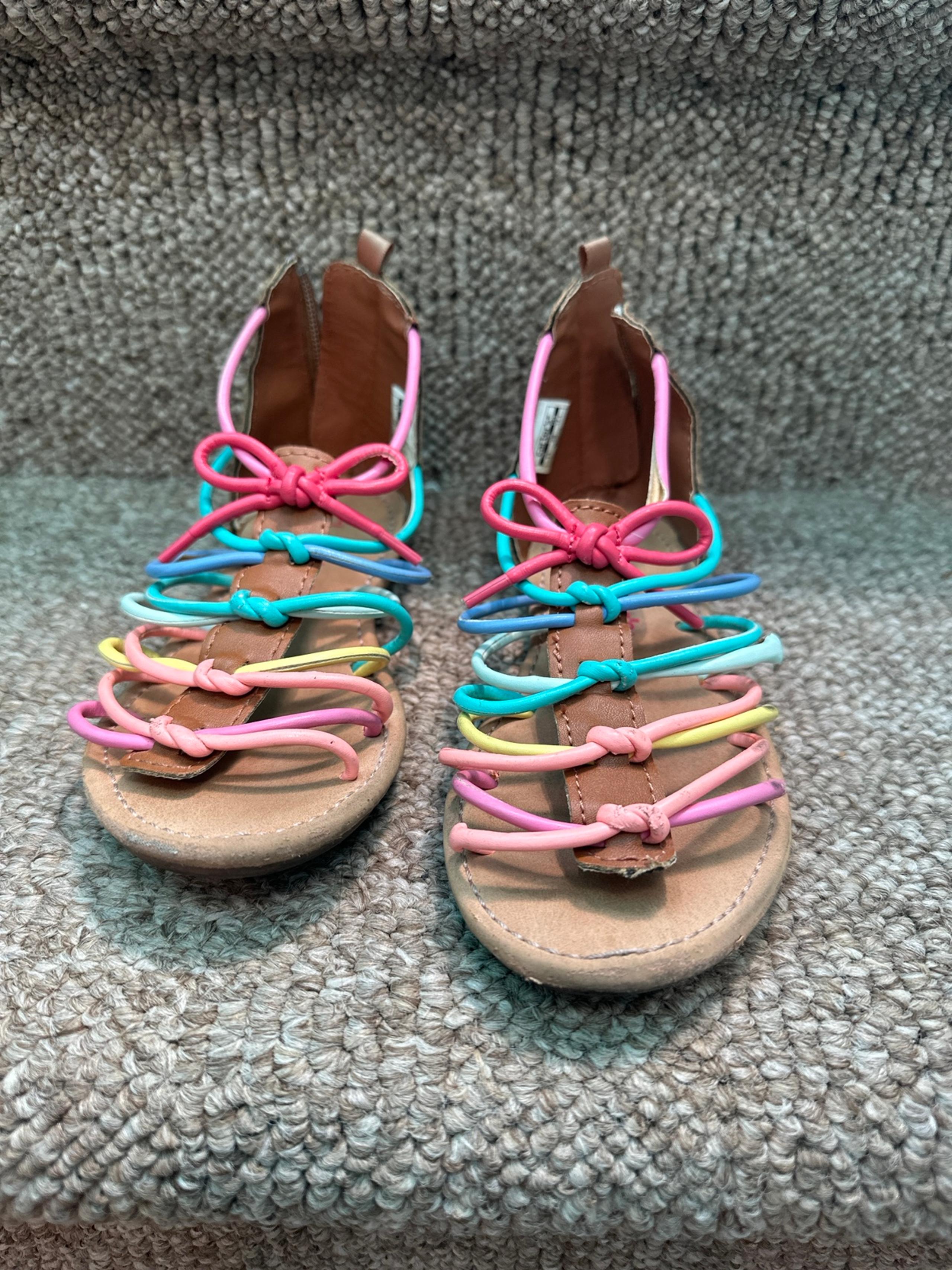 Girl’s sandals Carter’s size 11