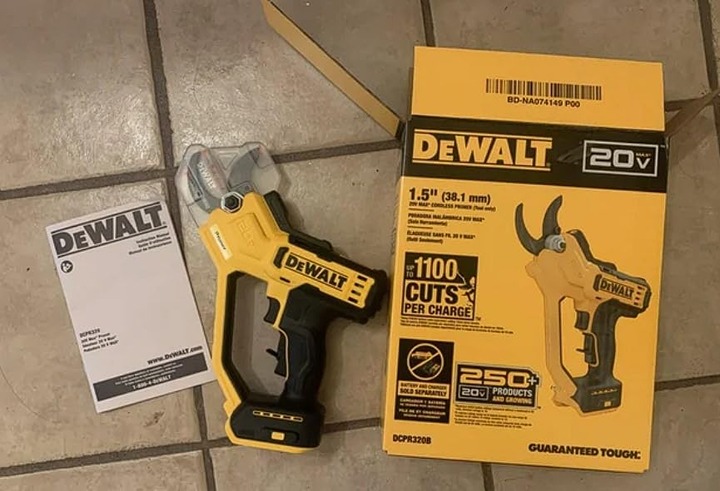 DEWALT 20V MAX Pruning Shears Garden Tool, Cordless, Bare Tool Only (DCPR320B)