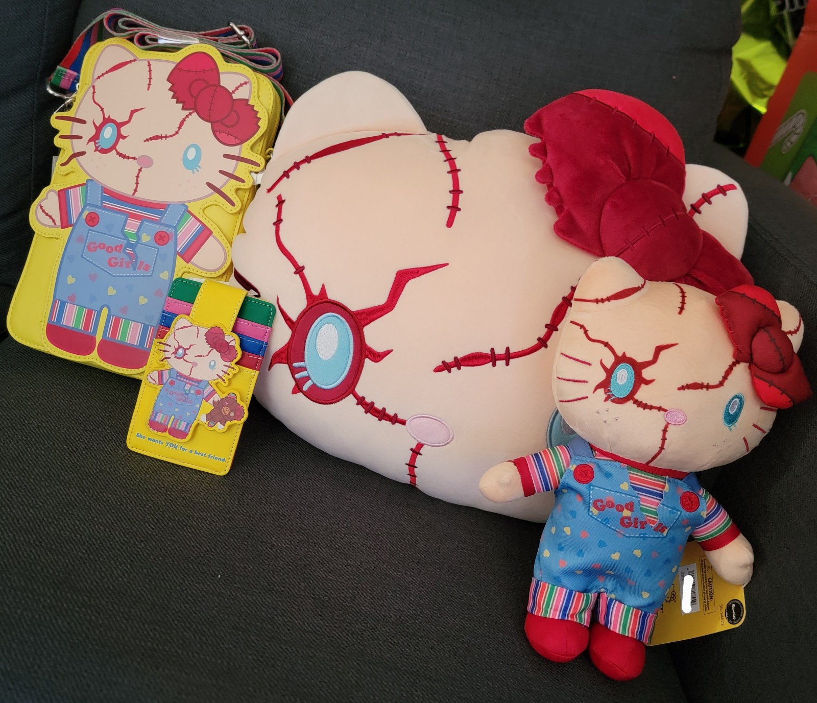 UNIVERSAL STUDIOS Hello Kitty Chucky Bundle
