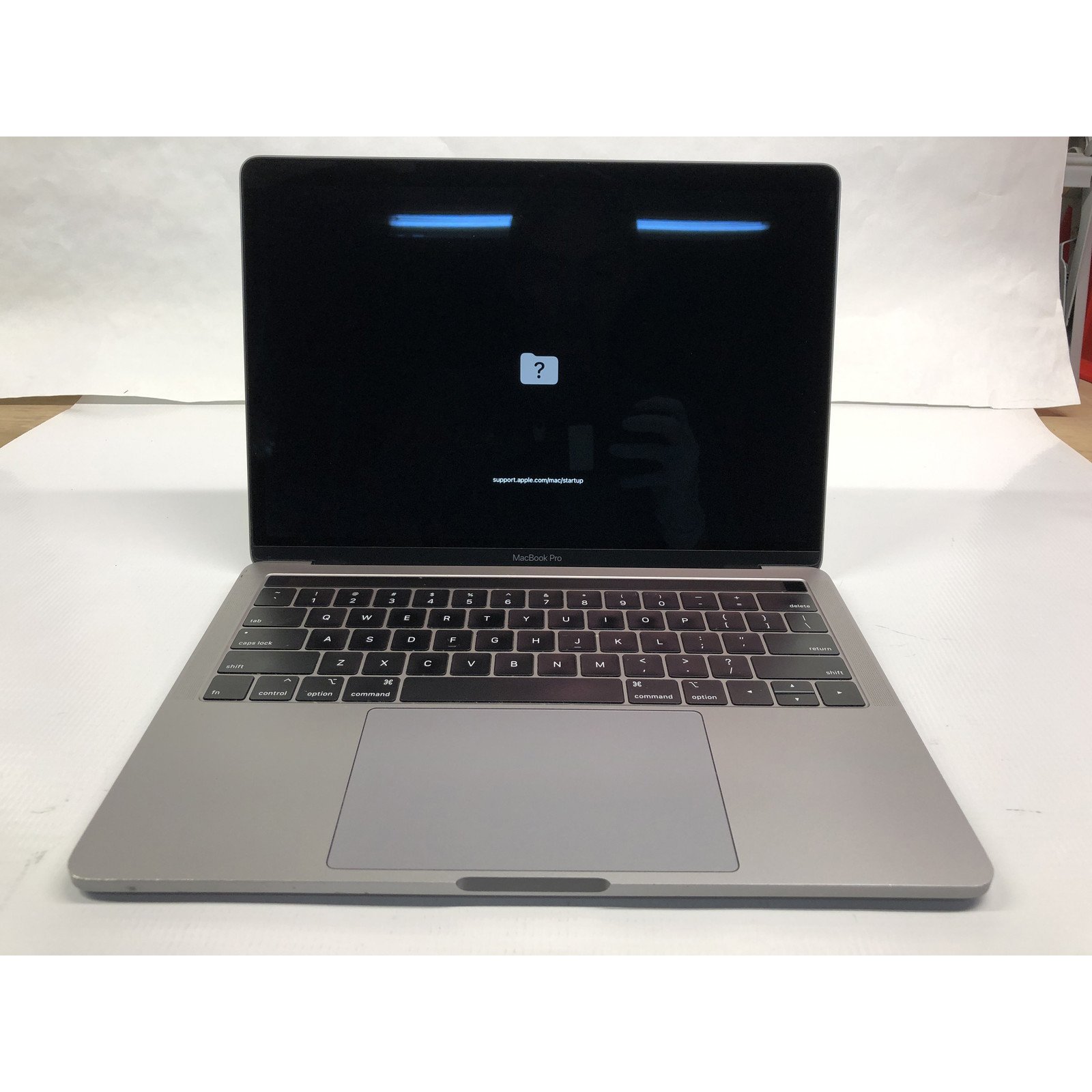 APPLE MACBOOK PRO 13 MR9Q2LL/A I5 8TH GEN 8GB 256GB SSD NO OS C02YKDE3JHC8
