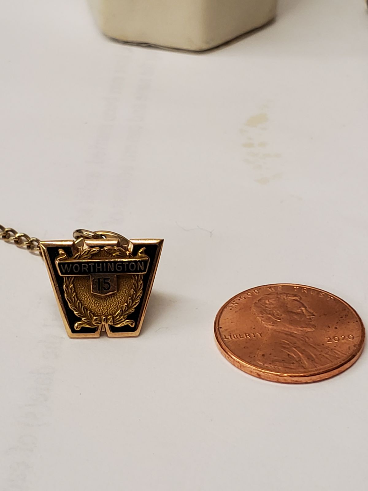 Vintage solid gold 10kt pin Worthington