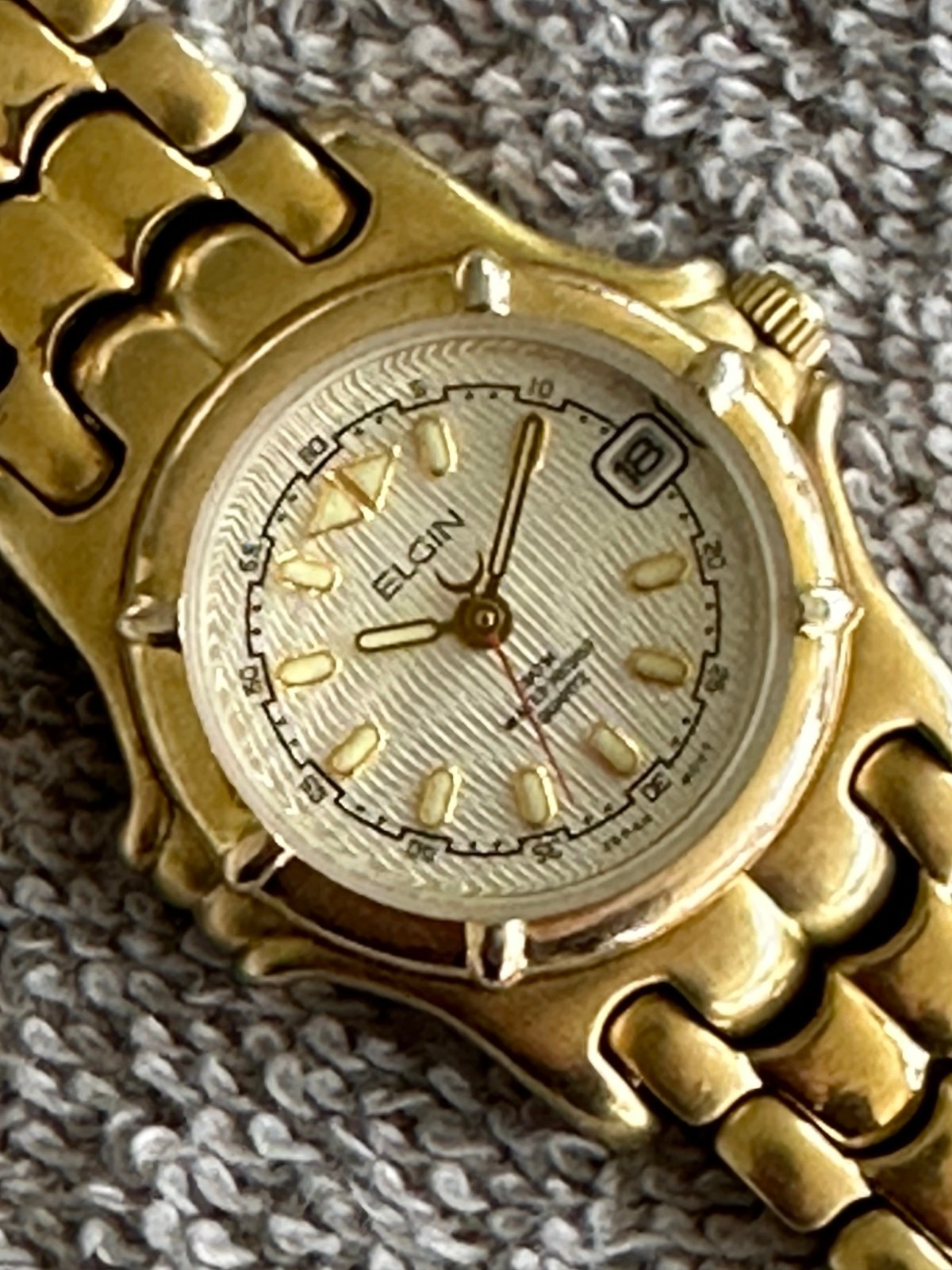Elgin gold tone, Day's calendar, luxury Womens watch.