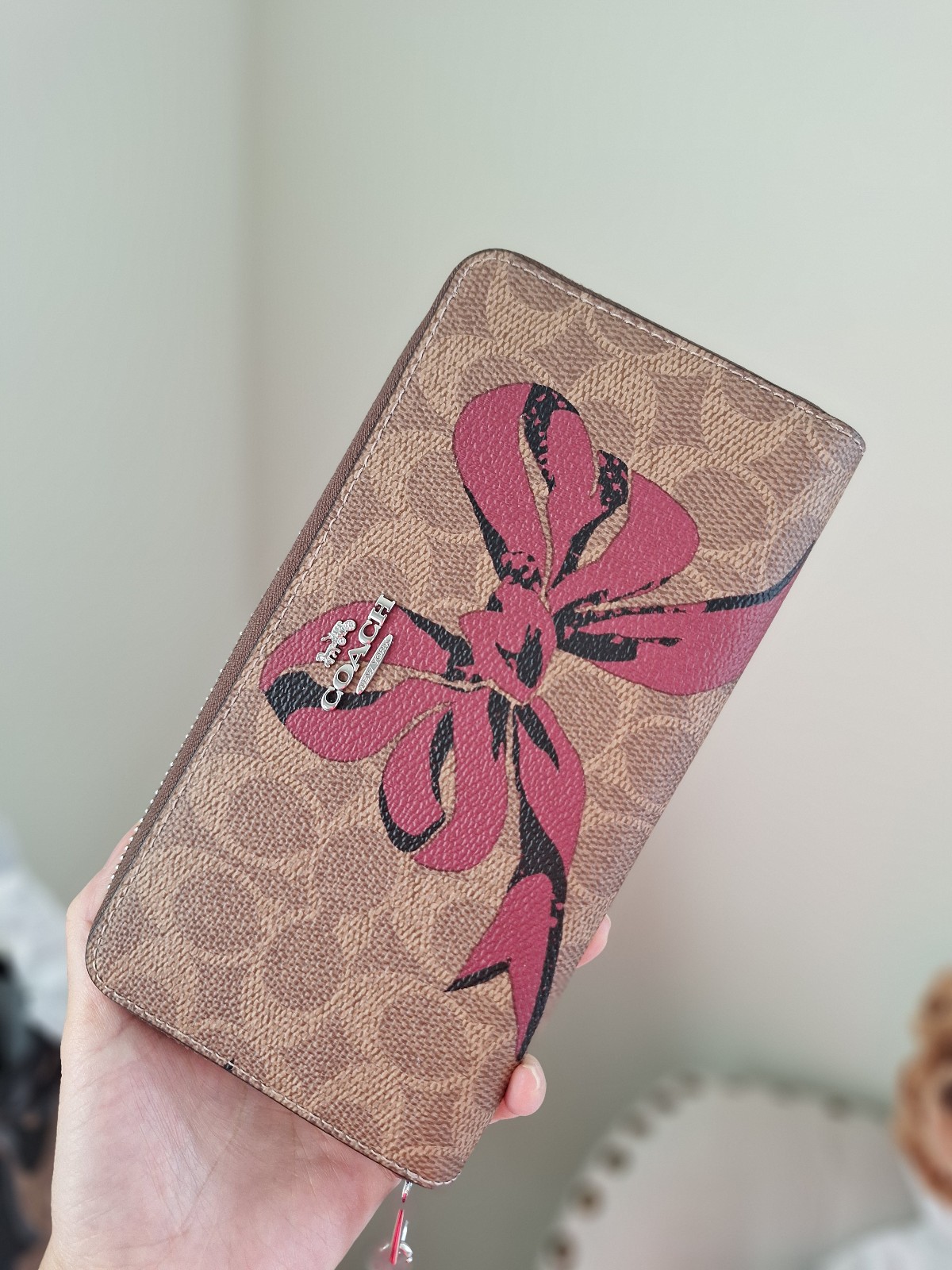 NWT Coach Long Zip Around Wallet In Signature Canvas With Bow Print CZ326.