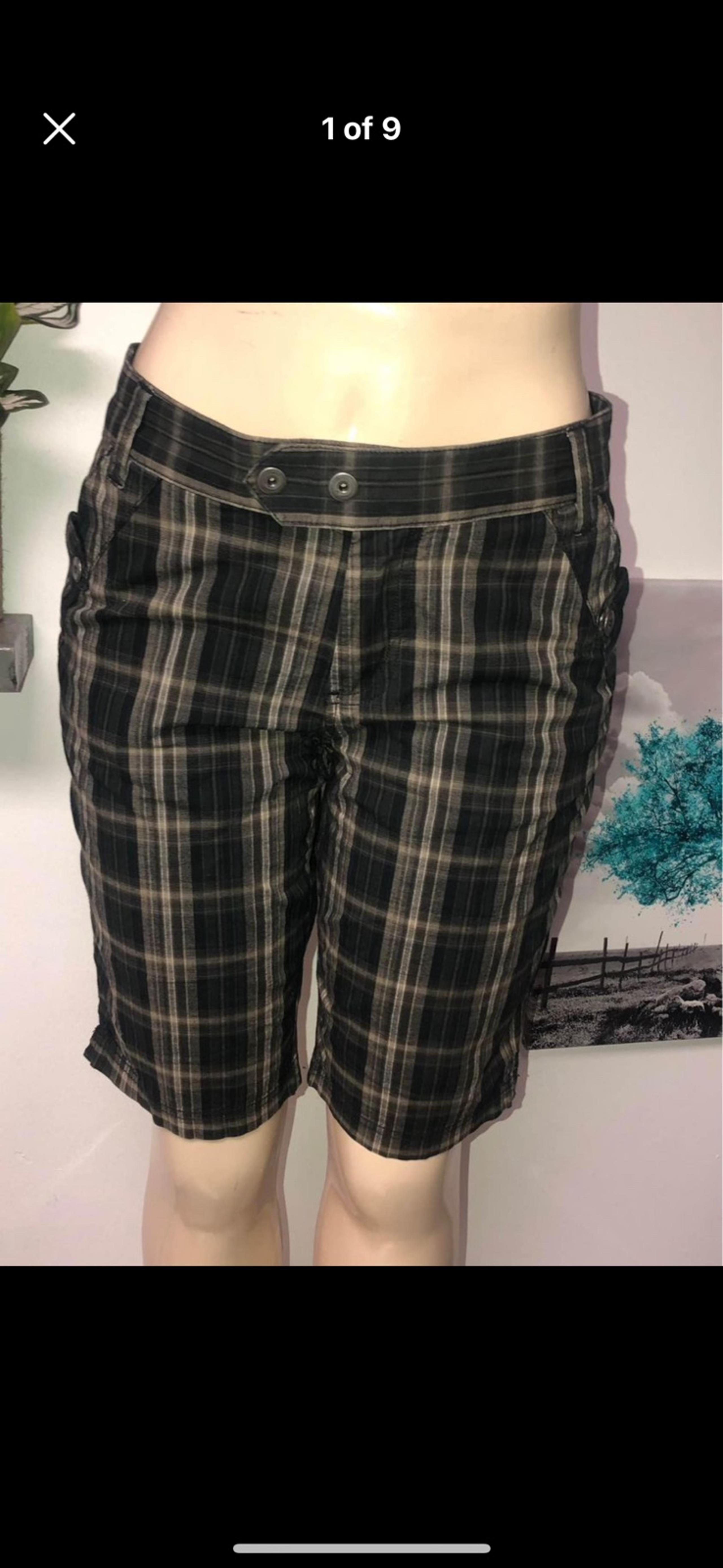 Womens Bermuda Shorts Size 6 - Columbia