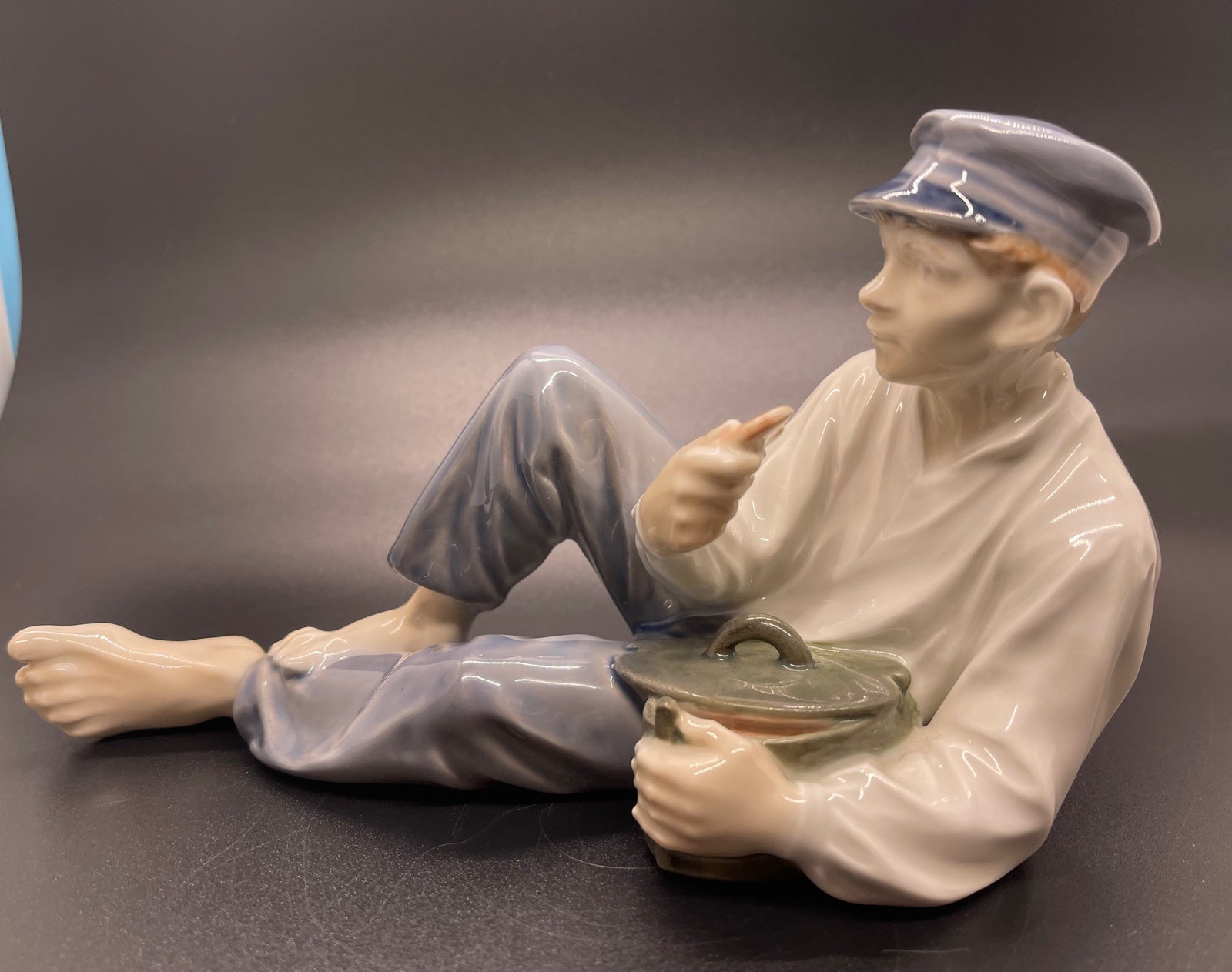 ROYAL COPENHAGEN PORCELAIN FIGURINE Shepherd Eating 865 ORIGINAL FIRST CHOICE