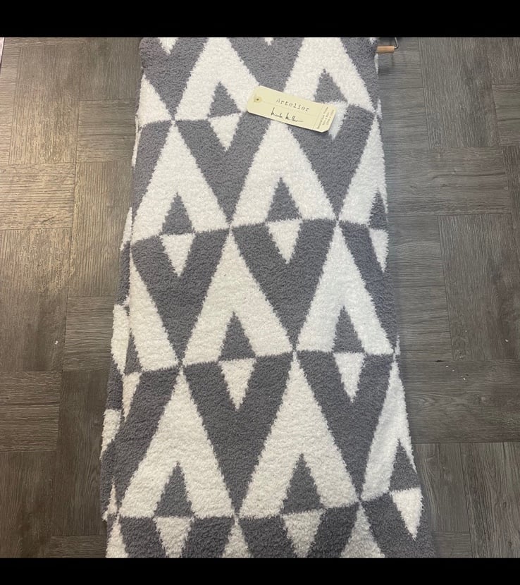 Nicole Miller Artelier Aztec Throw !