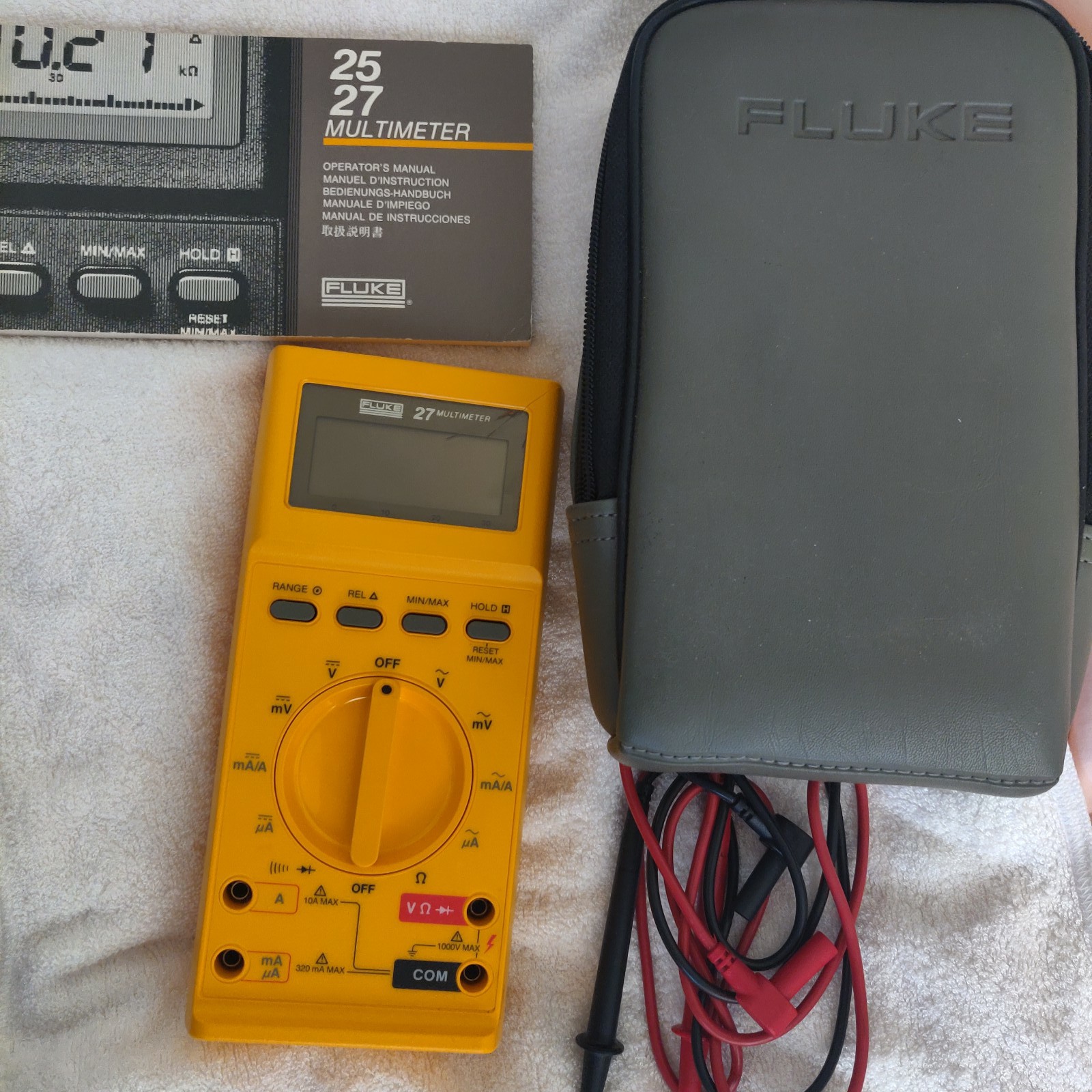 Fluke 27 Multimeter with Soft Case, Instruction Booklet, and Leads