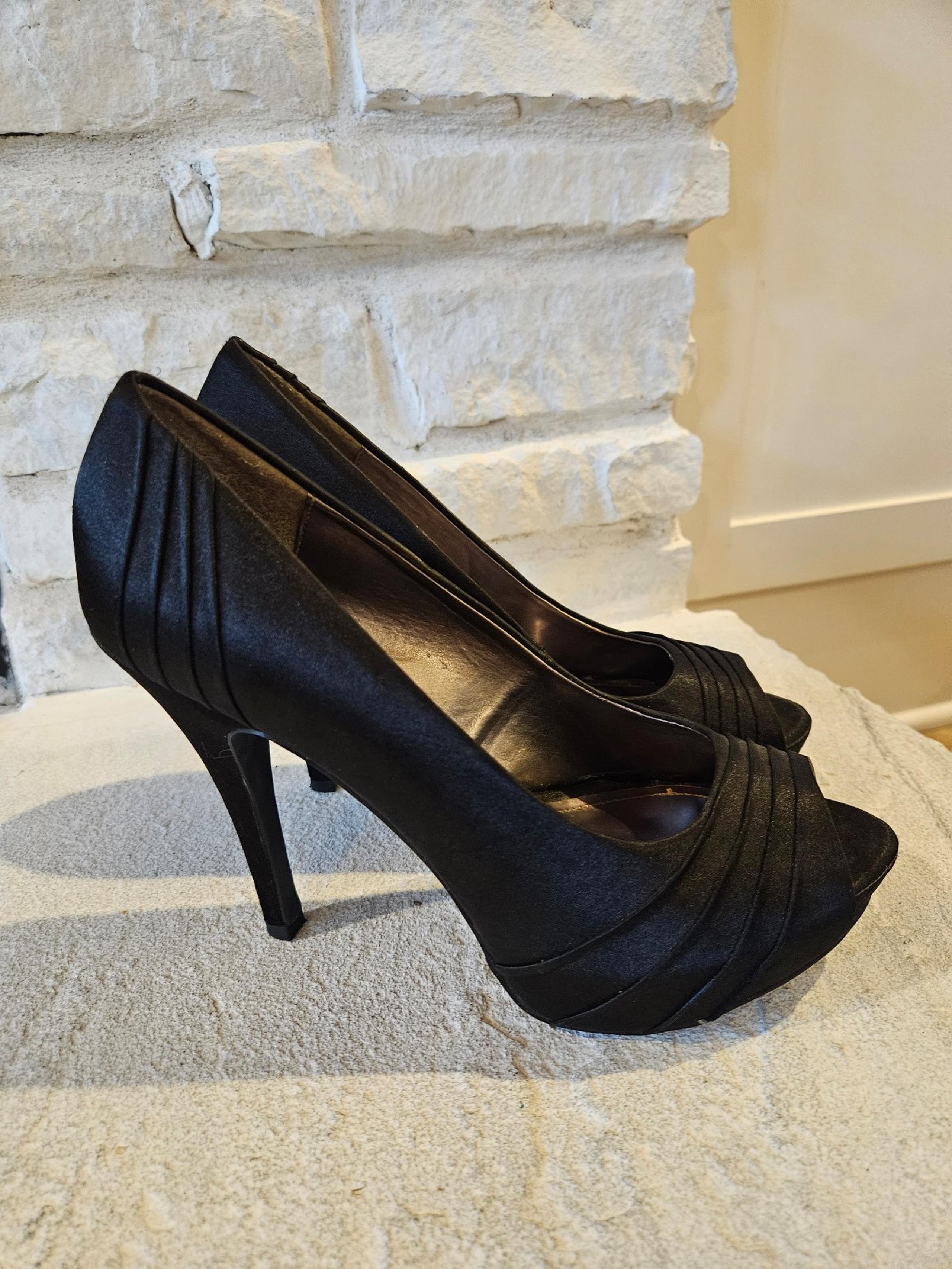 Women's size 8 black satin peep toe pumps heels