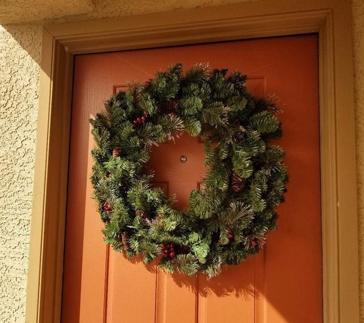 Pre-Lit Artificial Christmas Wreath, Green, Crestwood Spruce, White Lights