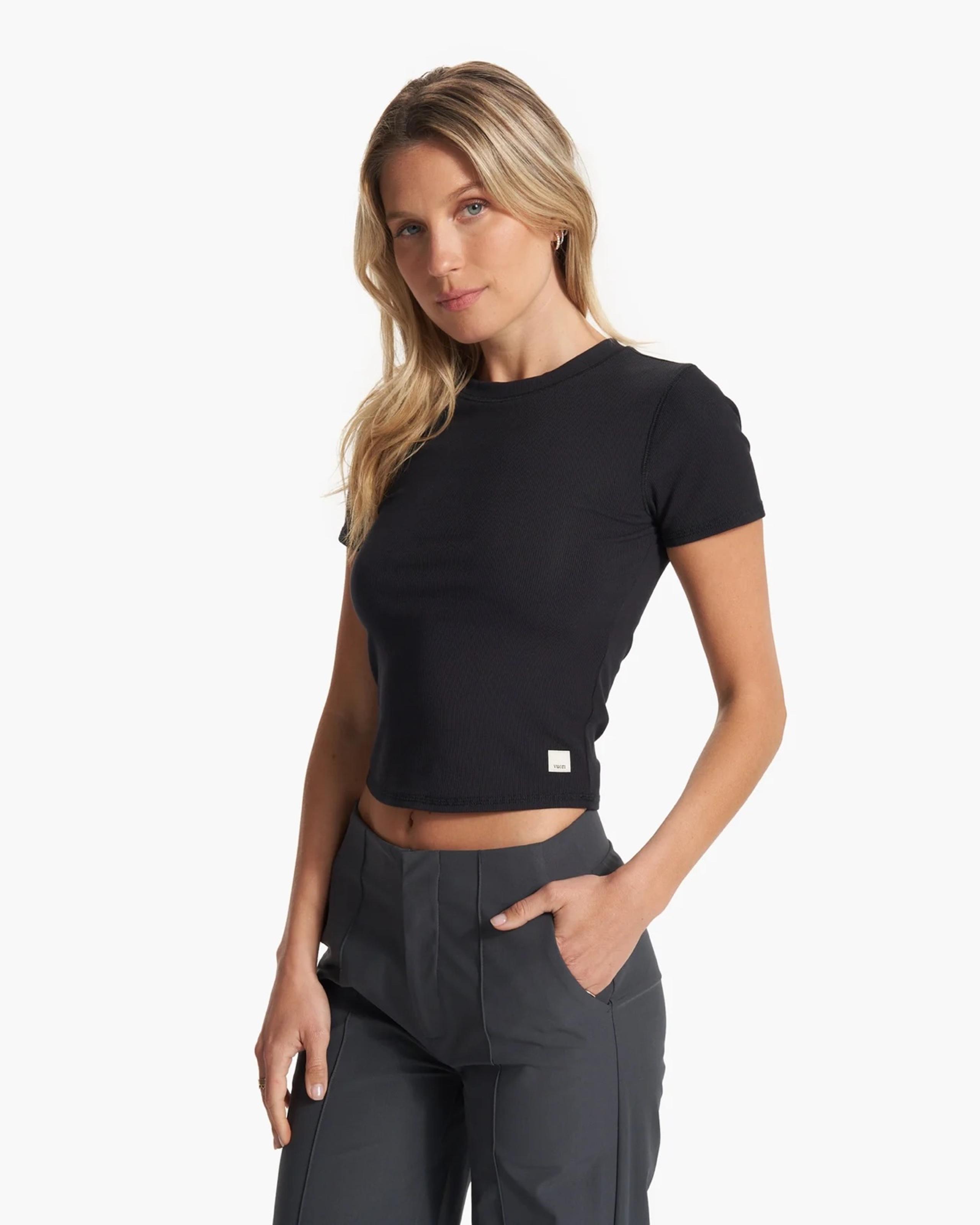 Vuori Pose Fitted Tee in Black size S