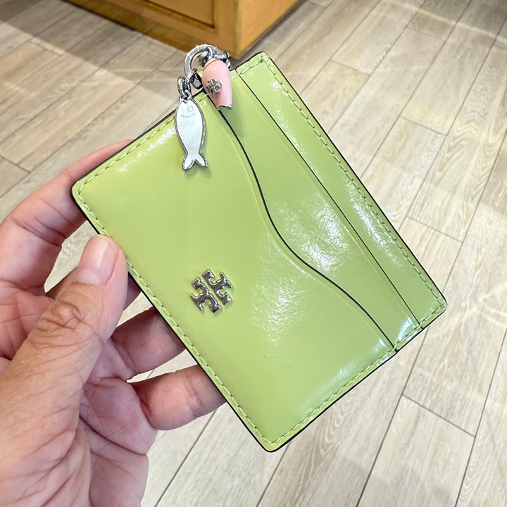 カードケース・名刺入れ TORY BURCH (EMERSON) CHARMS SLIM CANDY LIME /CARD CASE Tory Burch Emerson Charms Slim Card Case Candy Lime#171482