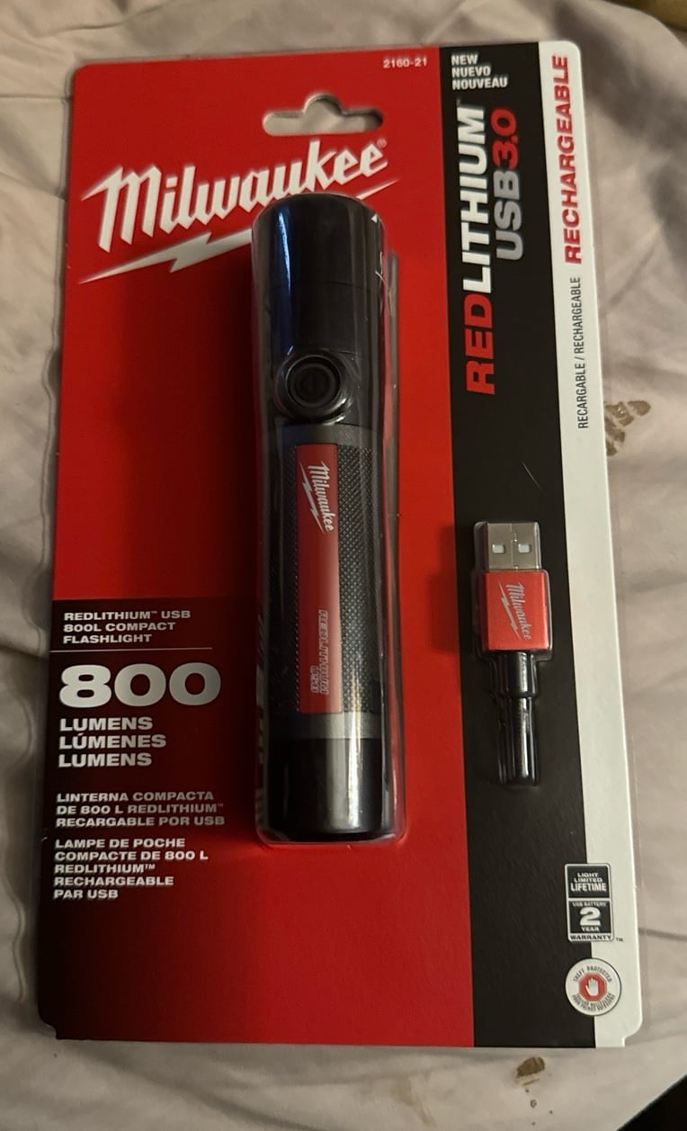 Milwaukee 800 lummen rechargeable flashlight