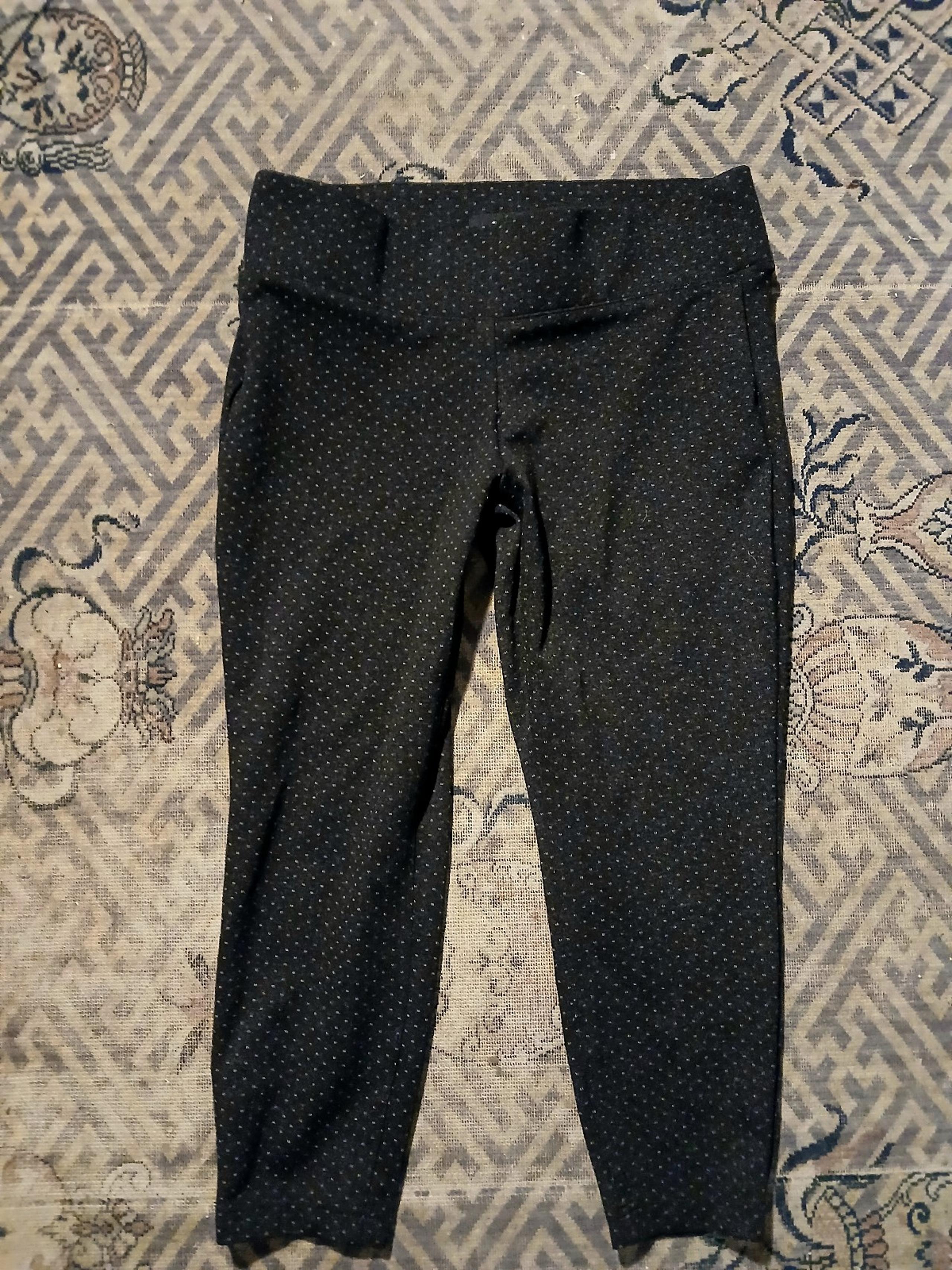 Torrid black cropped leggings with polka dots sz 0 / large